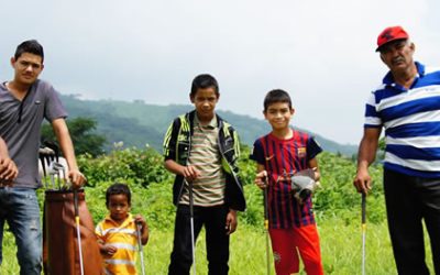 En un rincón de Yaritagua los niños juegan al Golf