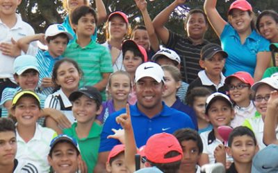 Jhonattan dictó clínica e inspiró a decenas de niños