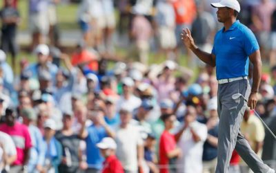 Tiger Woods, con ventaja de tres golpes en el TOUR Championship